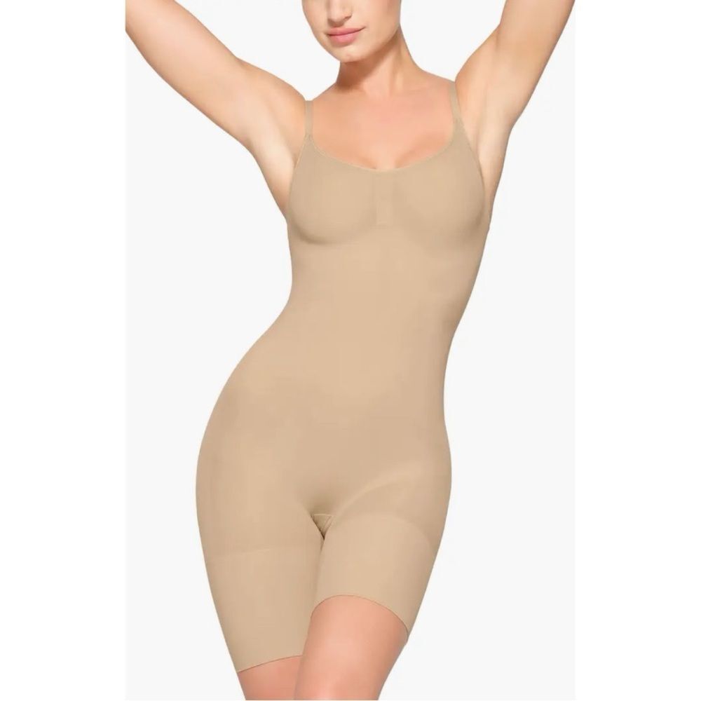 SKIMS Everyday Sculpt Mid Thigh Bodysuit Clay NWT IN STORES